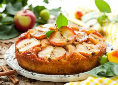 Charlotte me mollë në furrë: recetat më të mira me foto