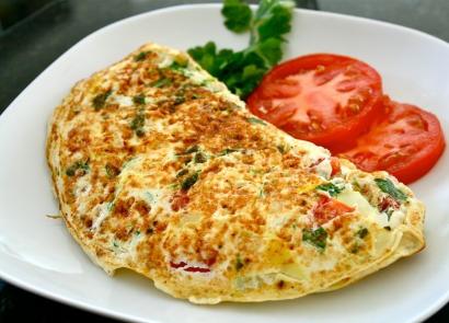 Two delicious recipes, or how much milk to add to an omelet made from two eggs