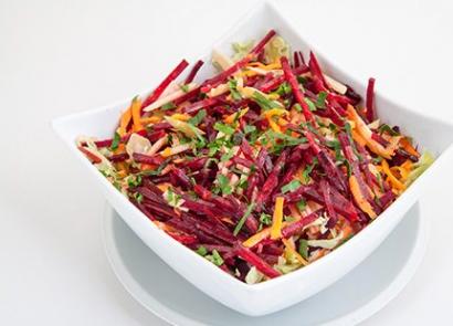 Kaip paruošti „Šepečių“ salotas: „nuvalykite“ papildomus kilogramus ir išvalykite kūną Šepetinkite salotas iš burokėlių ir morkų